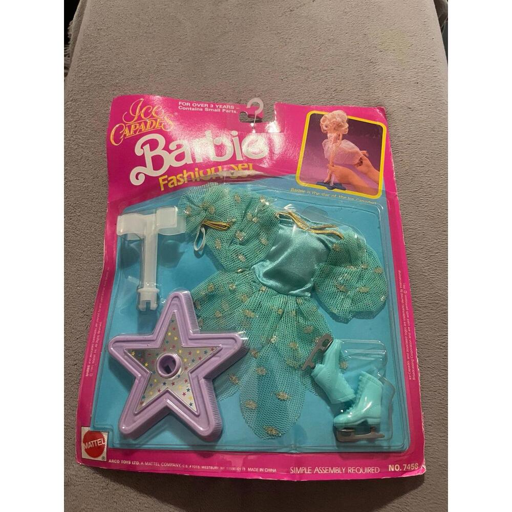 Barbie Ice Capades Fashion Set Blue Dress with Skates and Stand‎ Mattel NRFP